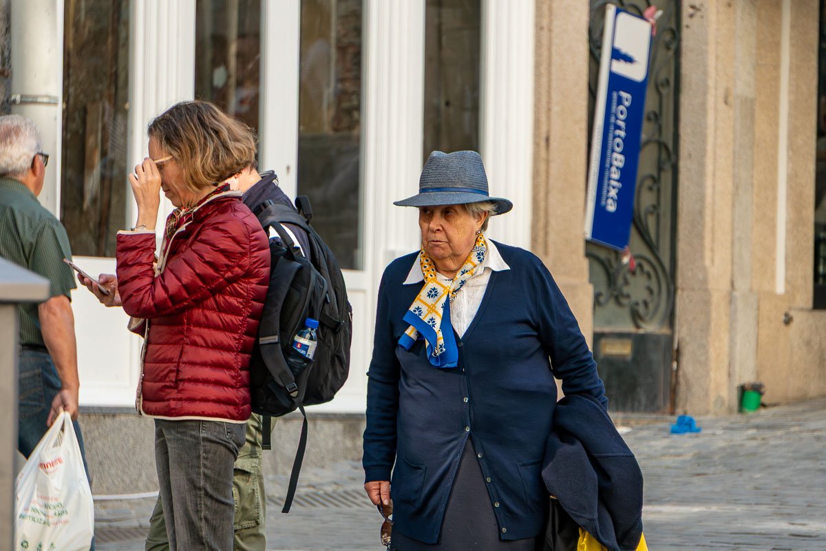 Found_4 A beautiful woman. The city moving around her, indifferent.