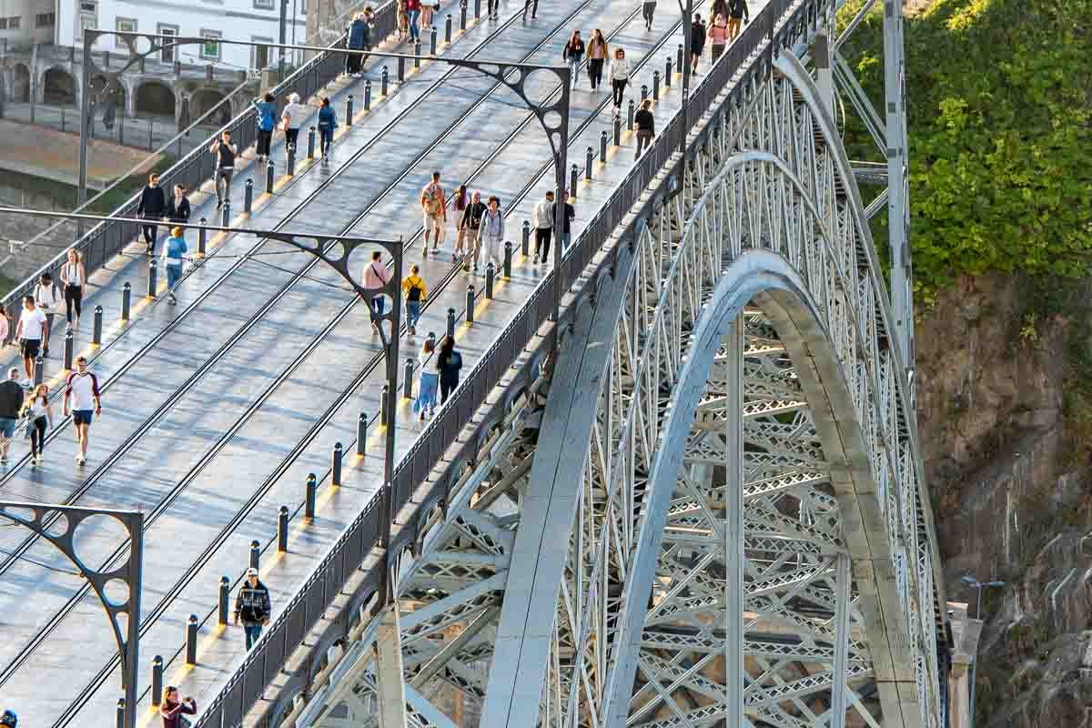 Found_7 Aerial view of the upper deck of the Luís I bridge in Porto, pedestrians crossing above the Douro